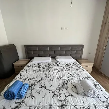 Apartment Lurthi Shengjin